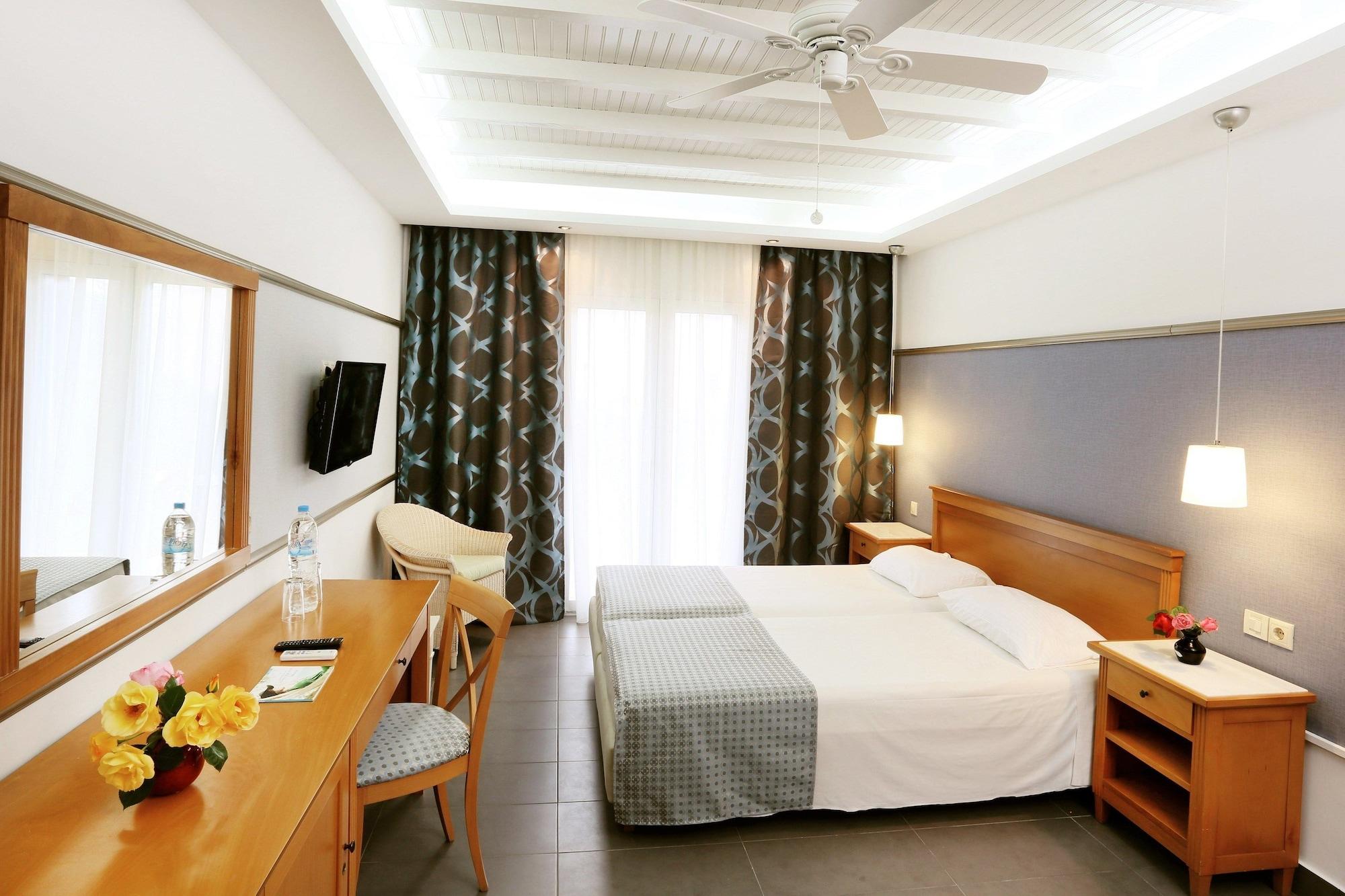 Sentido Apollo Palace Mesongi Exterior photo A typical room at the hotel
