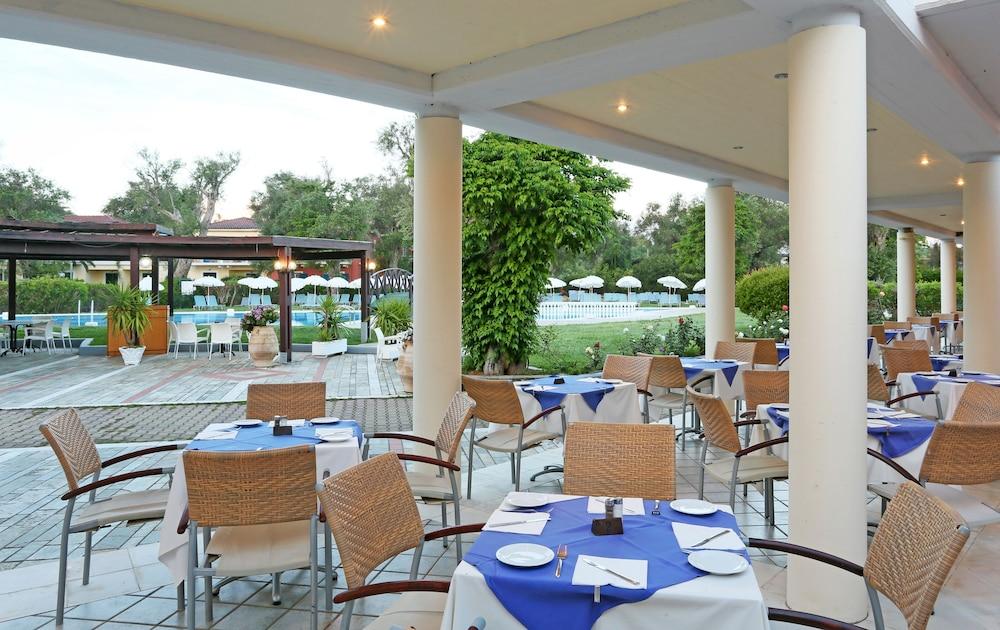 Sentido Apollo Palace Mesongi Exterior photo The restaurant