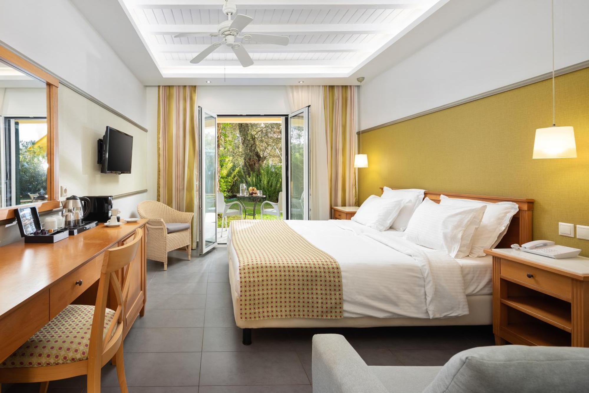Sentido Apollo Palace Mesongi Exterior photo Deluxe room