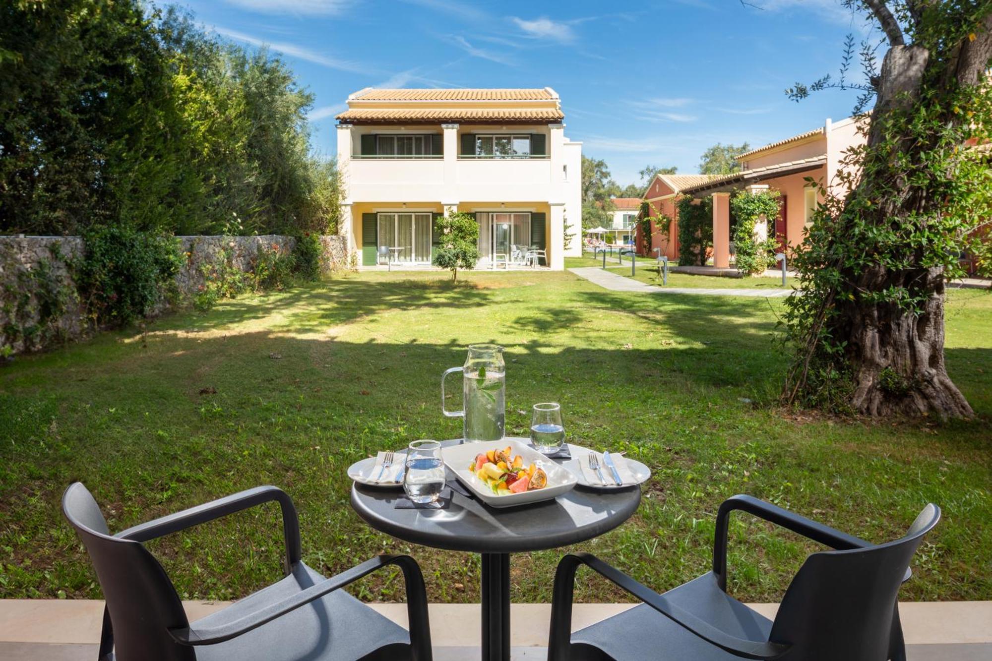 Sentido Apollo Palace Mesongi Exterior photo The garden of the hotel