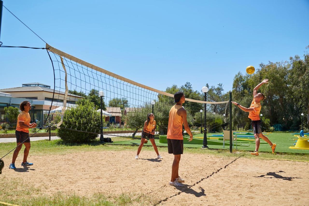 Sentido Apollo Palace Mesongi Exterior photo A volleyball game
